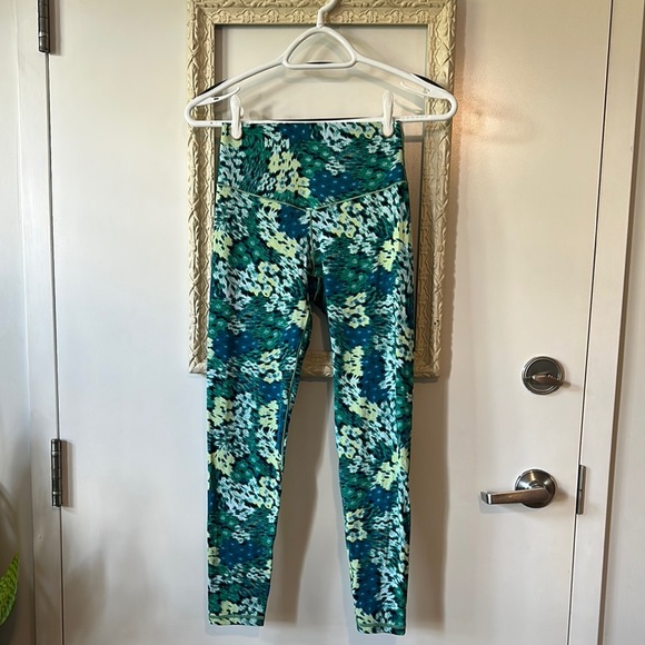 AERIE | Offline Real Me XTRA Hold Up! Green & Blue 7/8 High Rise Leggings - Picture 4 of 14